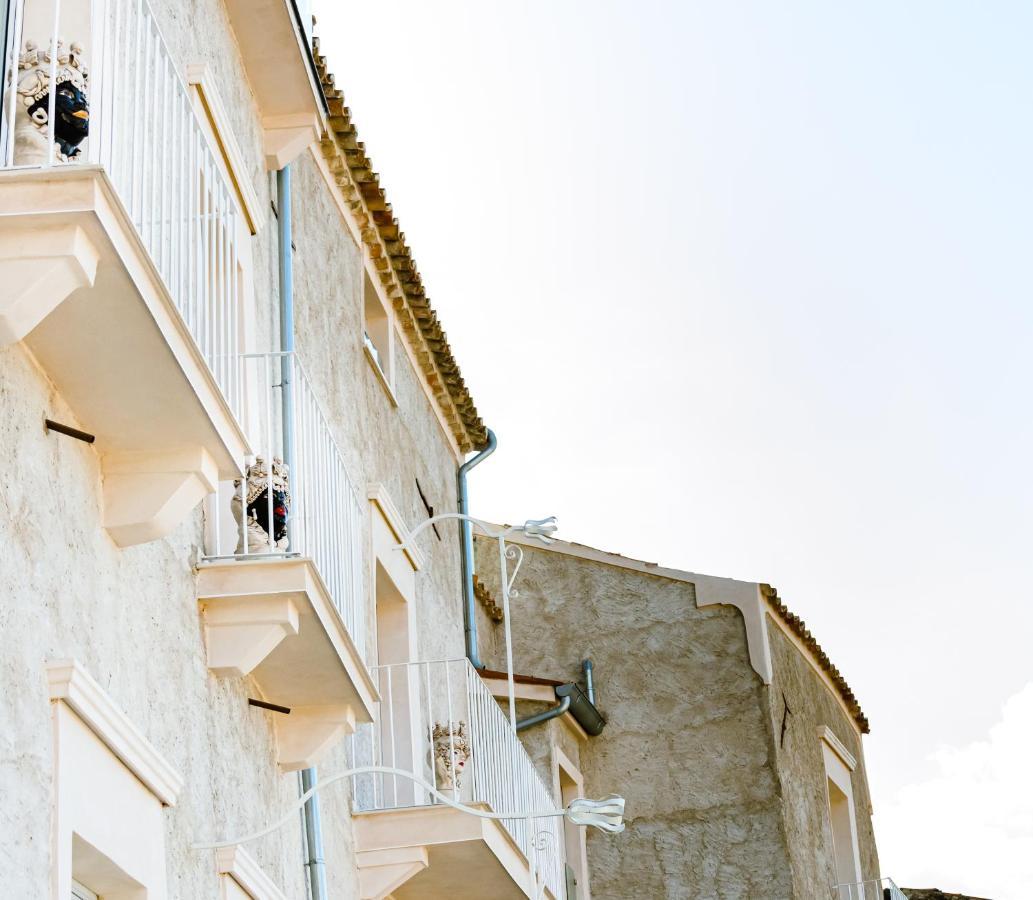 アマンテーア Dimora Cavour Bed & Breakfast エクステリア 写真