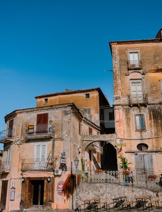 アマンテーア Dimora Cavour Bed & Breakfast エクステリア 写真
